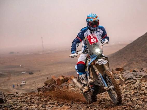 První oběť letošní dakarské rallye. Zraněním ze druhé etapy podlehl motocyklista Falcón