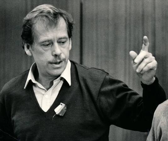 Václav Havel: *5.10.1936 – †18.12.2011, český politik a dramatik