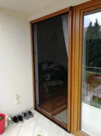 Dveřní plisovaná síť proti hmyzu pro balkonové dveře | Systra, spol. s r.o.  - žaluzie, rolety, markýzy