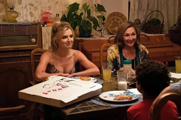 The Big Leap - I Should Have Gone to Motown - Z filmu - Anna Grace Barlow, Nora Dunn