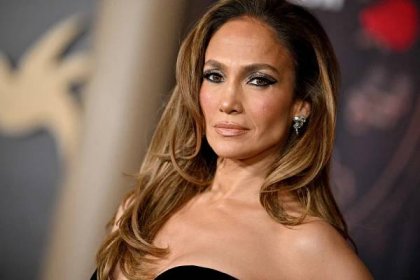 Jennifer Lopez Says Her Twins Don’t Like When She Wears Crop Tops