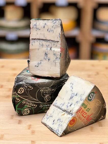 SÝR GORGONZOLA DOP PICANTE ITALSKÁ cca 200 g EAN (GTIN) 3611985500354