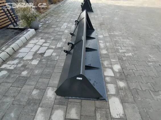 Univerzální lopata pro čelní nakladače 240 cm