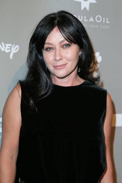'Charmed' star Holly Marie Combs and more pay tribute to Shannen Doherty after death at 53 - Good Morning America