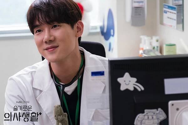 Nemocniční playlist - Fotosky - Yeon-seok Yoo