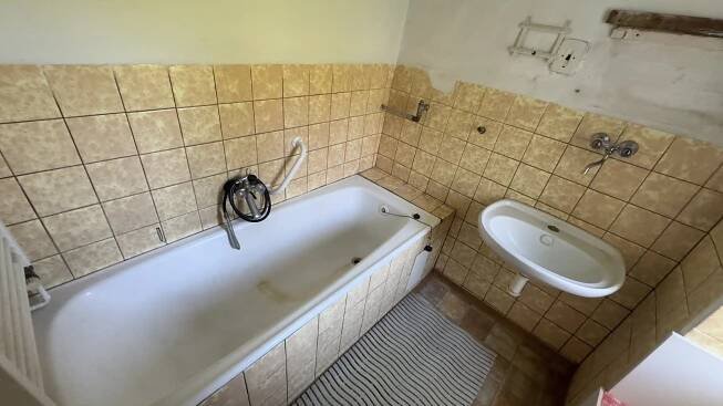 Prodej uzavřeného stavení s navazujícími pozemky v obci Žíteč na Třeboňsku - možnost přikoupení 40ha