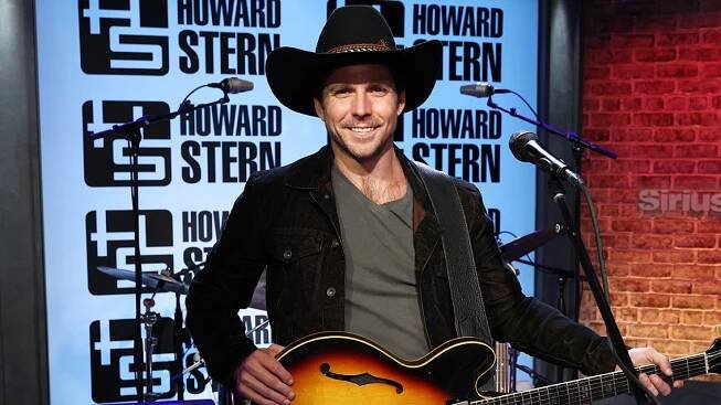 Lukas Nelson Performs New Music Live on ‘The Howard Stern Show’