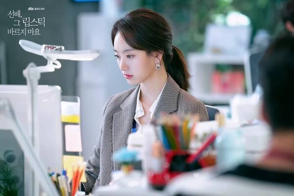 Jin-ah Won - Sunbae, geu libseutik bareujimayo - Fotosky