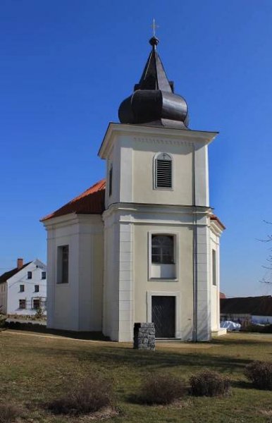 Soubor:Kostelec, Ostrov u Stříbra, chapel 3.jpg