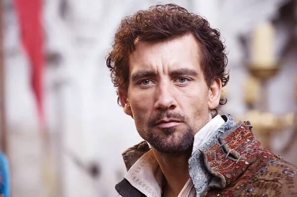 FOTO: Clive Owen ztvárnil hlavní mužskou postavu ve snímku Královna Alžběta: Zlatý věk. – stránka 132