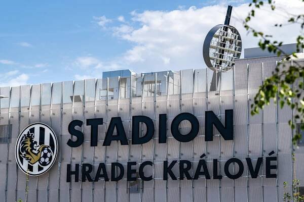 Šrouboval Hradec cenu? Prodej fotbalového klubu se protahuje a zůstává nejistý