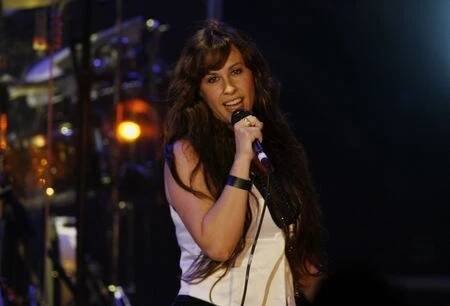 Zpěvačka Alanis Morissette zaskočila fanoušky. Byla obětí sexuálního násilí