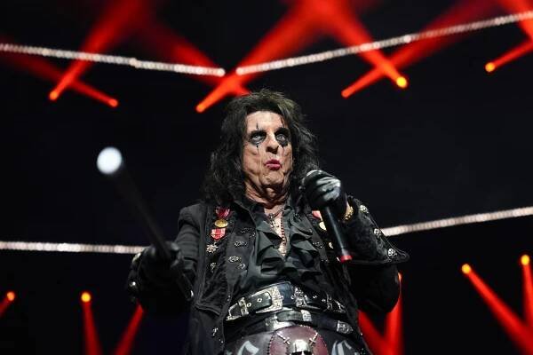 RECENZE: Alice Cooper nezapomněl na nic, co k němu patří