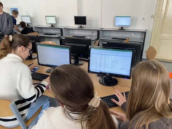 Říjen v hodinách informatiky – 8. ročníky – ZŠ a MŠ Brno, Antonínská 3, p.o.