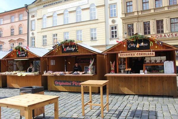VIDEO: Velikonoční trhy na olomouckém náměstí začaly