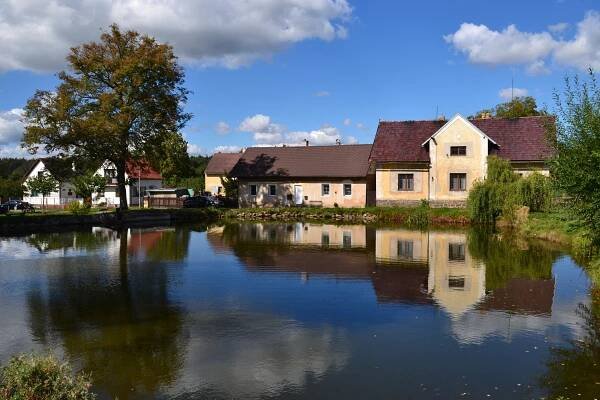 Soubor:Velká Chmelištná 2015-09-28 Rybník.jpg
