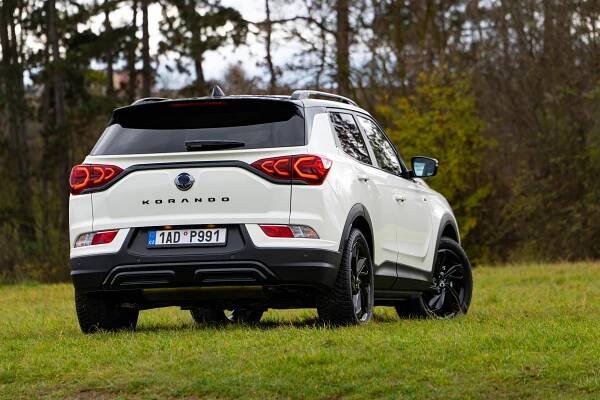 Cenová lahůdka českého trhu se vyfintila! SsangYong Korando je šmrncovnější než kdy dřív, přesto pořád za super peníze