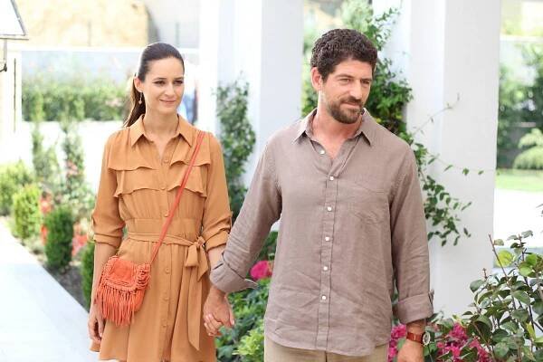 Romantik Komedi 2: Bekarlığa Veda - Z filmu - Sedef Avcı, Cemal Hünal