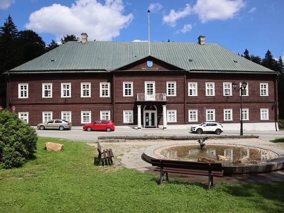 Lázně Karlova Studánka – malebná architektura a čistá příroda Jeseníků | PrimaVylety.cz
