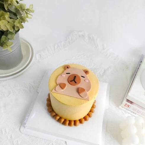 Capybara Cake 2D Fondant 4 Inch - YippiiGift