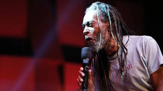 Bobby McFerrin a jeho zpěváci tvořili přímo na pódiu - Novinky