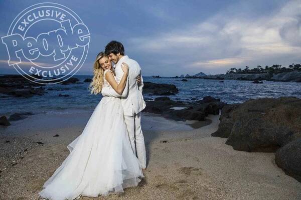 All About Kelsea Ballerini's Wedding Dress and Three Outfit Changes
