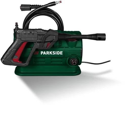 Zelený vysokotlakový čistič Parkside s pištoľou a hadicou.