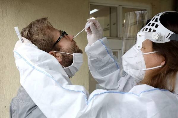 Laboratoř v Česku potvrdila britskou mutaci koronaviru. Je výrazně nakažlivější