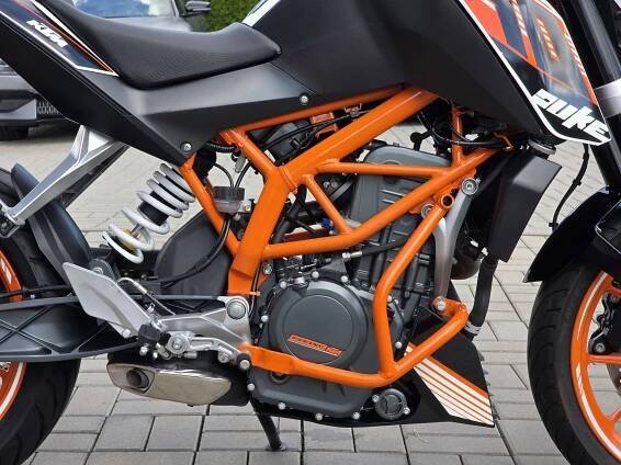 Na prodej KTM Duke 390, původ ČR, serviska, padací rámy, blastery