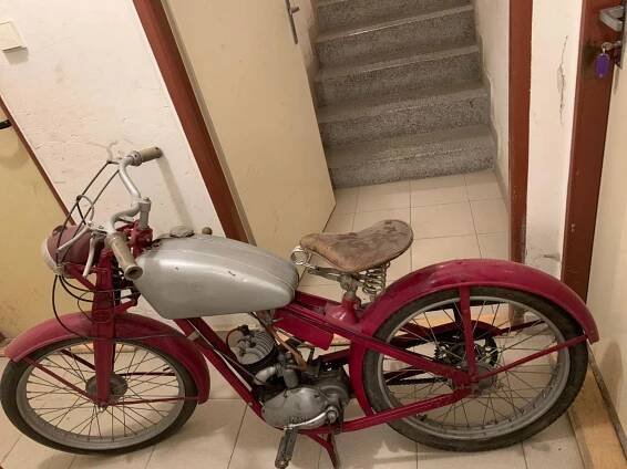 Motocykl JAWA Robot veteran