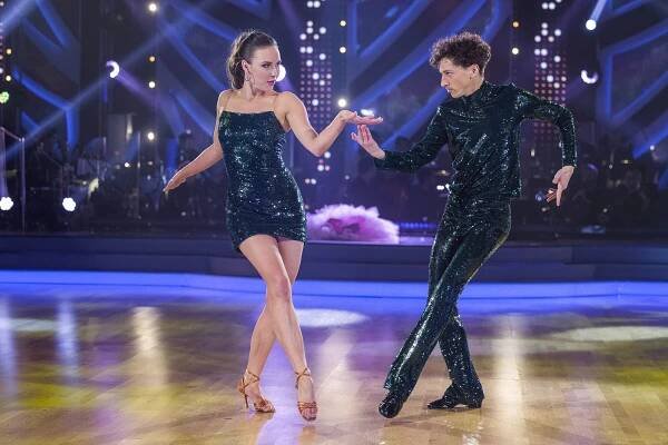 Přítel jí vyčítá, že se mu nevěnuje. Johan Mádr chce tančit jako Adriana Mašková