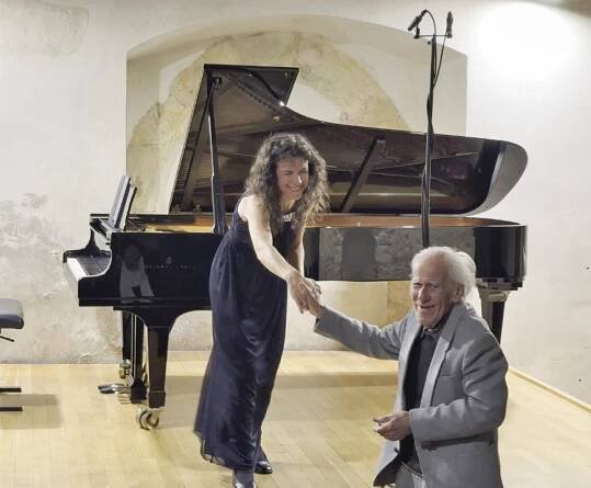 661. Úterek Umělecké besedy: Barbora K. Sejáková, Zdeněk Zahradník, 12. prosince 2023, kostel sv. Vavřince, Praha (zdroj asociace hudebních umělců a vědců)