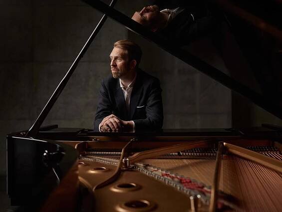 Leif Ove Andsnes < Baroniet Rosendal