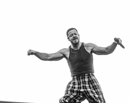 Konfety, polonahý Dan Reynolds a set plný hitů. Imagine Dragons vyprodali Letňany i podruhé