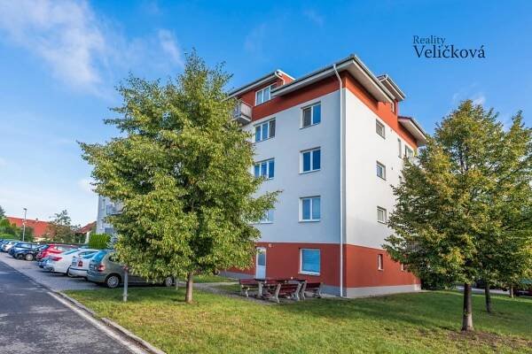 Prodej pěkného slunného bytu 2+kk v podkroví novostavby v Opatovicích Nad Labem | Reality Veličková
