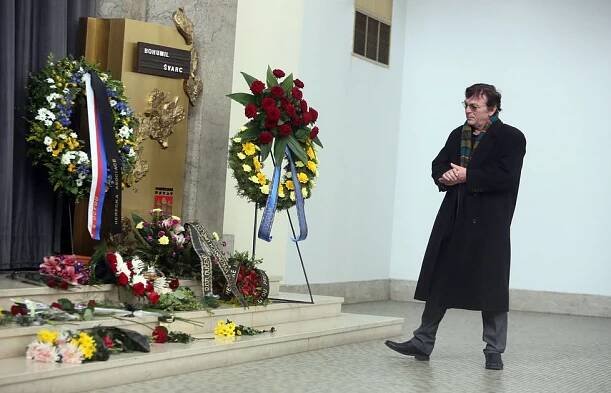 Pohřeb dabéra Bohumila Švarce: Županič plakal nad rakví