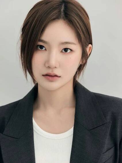Lee Eun-saem S-line rolepeople' 'one' 'business' 'professional' 'portrait' 'female.