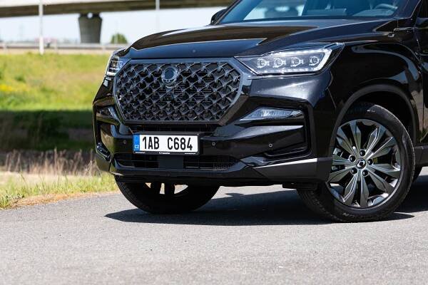 Obří SUV za lidovku: SsangYong Rexton nabídne spoustu prostoru a pohodlí, přitom se nebojí ani terénu