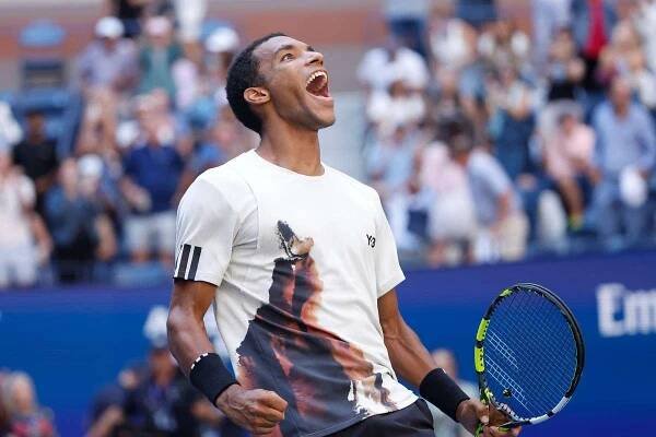 US Open, den 13: Augerova vzpomínka, hvězdná bitva generací a šťastný konec pro Siniakovou