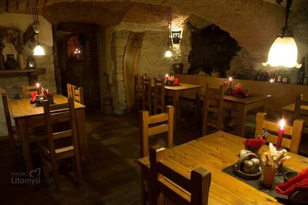 RESTAURACE A CAFÉ U MEDVĚDA LITOMYŠL - PRIMA INTERIÉRY 