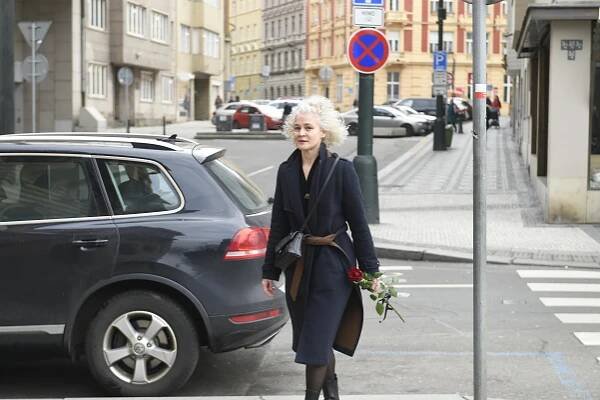 Poslední rozloučení s Janou Hlaváčovou: Sbohem dávali Bára Munzarová s rodinou, prezident, Bohdalová, Havlová i Trojan