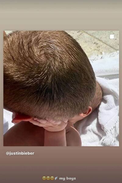 Takhle si mrňavý Jack hoví na tátovi! Justin Bieber výjimečně sdílel rozkošnou fotku se synem