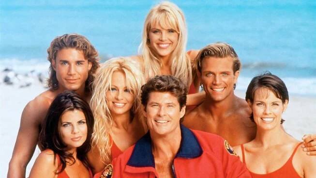 Zákulisí Pobřežní hlídky: Hasselhoff zatahoval břicho, manžel Pamely dělal scény