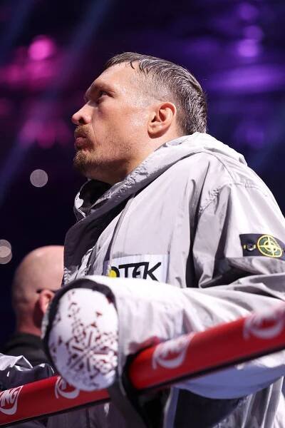 For his Dubois bust-up, Oleksandr Usyk gets the badge in