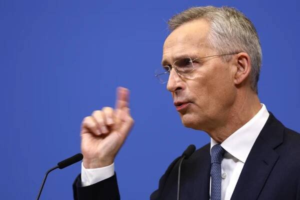 STOLTENBERG JE ZDESENÝ STREĽBOU NA FICA