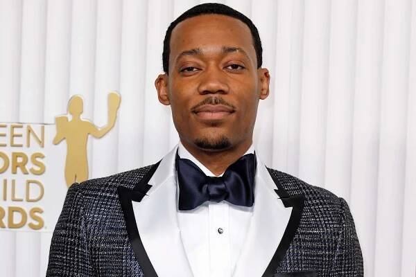 Tyler James Williams Remains Tight-Lipped About Janine and Gregory's Kiss on 'Abbott Elementary'