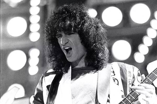 Bruce Kulick Recalls an 'Incredibly Horrific' 1988 Kiss Concert