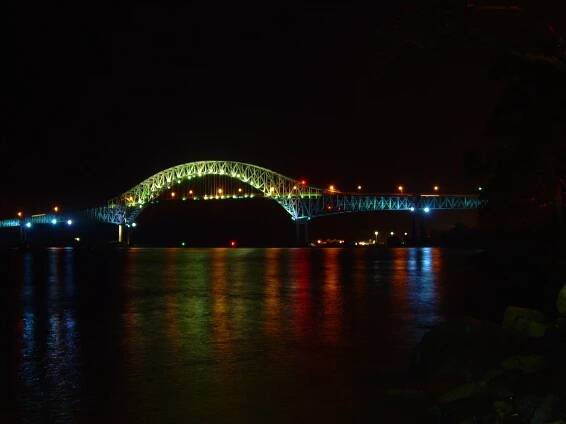 Soubor:Bridge of the Americas night.JPG