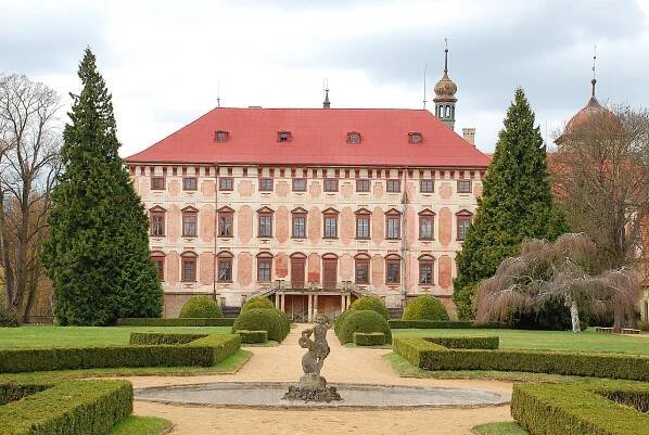 Soubor:Libochovice-kašna v zámeckém parku.jpg – Wikipedie