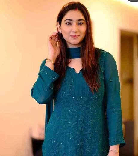 Disha Parmar biography in english (Indian actress) Age, Net worth